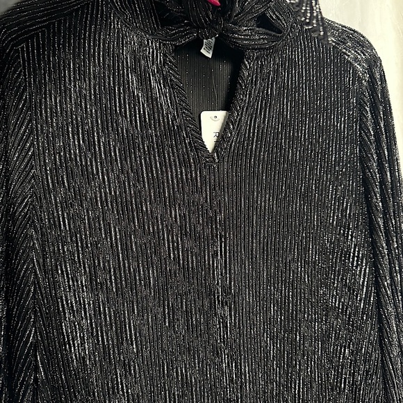 3/$20 💥 Long Sleeve Keyhole Bow Mock Neck Black & Silver Shimmery Blouse NWT - Picture 12 of 17